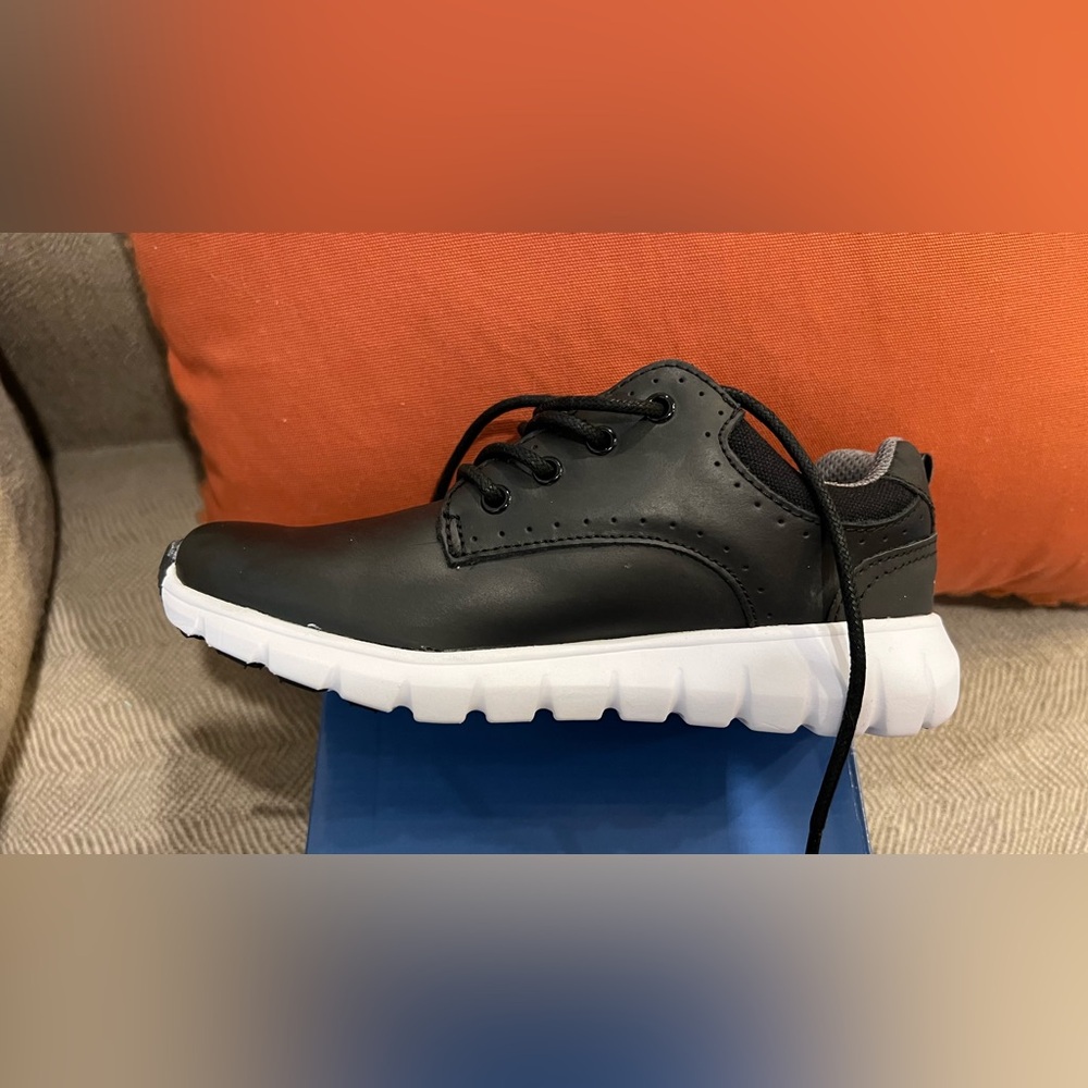 Stride Rite lace up shoes little boys size 13 brand new with box